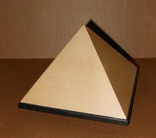 Pyramide gong de méditation