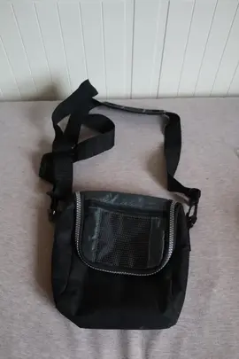 Pochette multipoches avec bandouilère