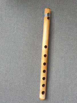 Flûte en bois décorative