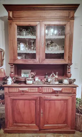 joli meuble vaisselier