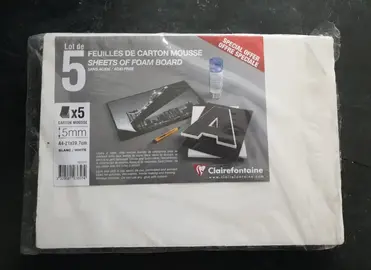 4 feuilles de carton-mousse