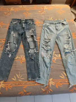 Lot de 2 Jeans Troué Femme, taille S/M.