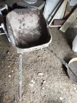 deux brouette métal