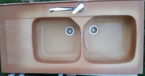 Evier en grès 2 bacs et robinet