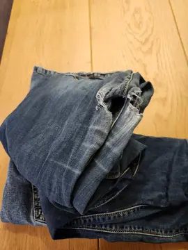 donne jean troues pour recyclage