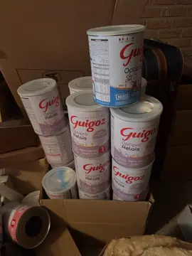 Boîtes vides lait bébé