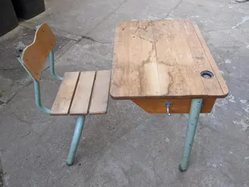 Bureau d'écolier 1 place à retaper