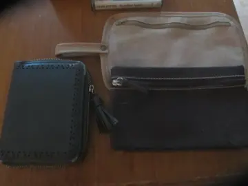 2 pochettes et porte monnaie