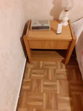 Ensemble table de chevet et armoire, table carrelée, buffet