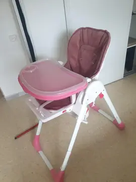 je donne chaise haute et lit parapluie