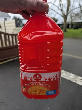 BIDON 2 litres d'huile spéciale friture Carrefou date dépassé