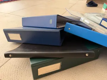 lot de classeurs, différentes épaisseurs