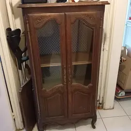petite armoire vitrine en bois massif