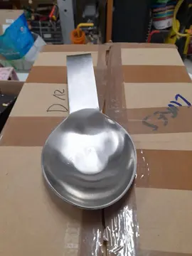 gosse cuillère à suspendre