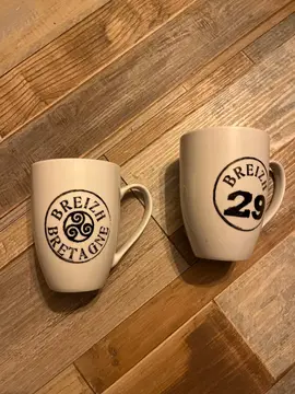 2 mugs made in Breutonnie