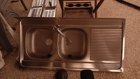 Evier double bacs inox et robinetterie