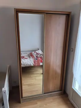 Armoire à portes coulissantes