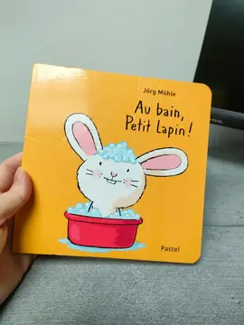 livre pour enfant au bain petit lapin