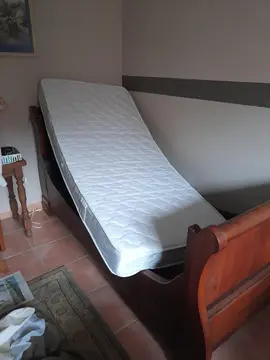 lit bateau 2m15 sur100 de large avec matelas quasiment neuf