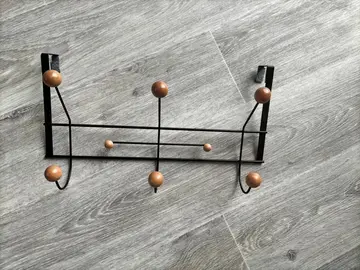porte-manteau patère en métal noir et bois