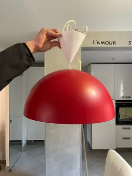 lustre en metal rouge 45cm de diamètre et 23cm de hauteur