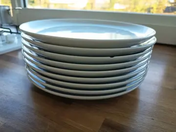 Lot d'assiettes blanches