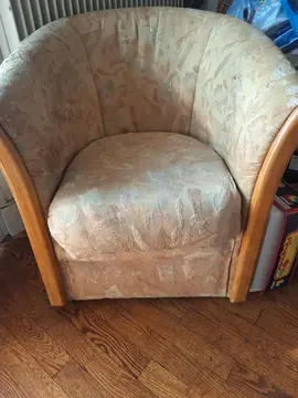 Vieux fauteuil de salon