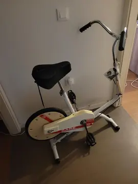 Vélo d'appartement, modèle ancien