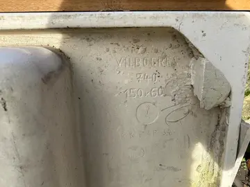 Evier Double bac cuisine et une paillasse de chaque côte. 1,50 m de long