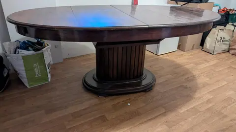 Donne grande table de salle à manger