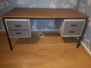 Bureau très solide ( d'entreprise ).