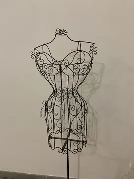 mannequin en fer forgé