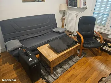 Je donne canapé convertible + tv + deux fauteuils cuir + 1 desserte