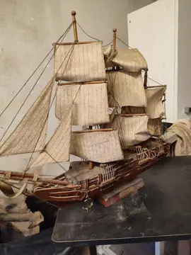 Maquette bateau " LE BOUNTY " Faite maison à restaurer.