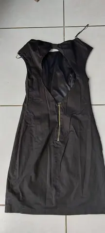 Petite robe noire dos nu taille M