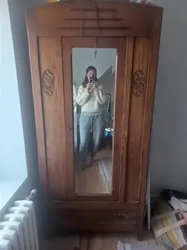 Donne armoire ancienne bon état , à venir chercher