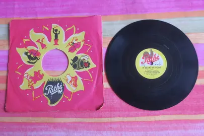 Disque 78 Tours À la claire fontaine / La Colline aux oiseaux 1952