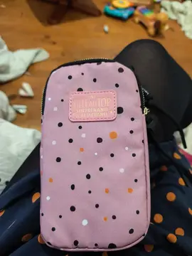 Bonjour, je donne une pochette pour téléphone