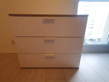Commode 3 tiroirs (peinture abîmée)
