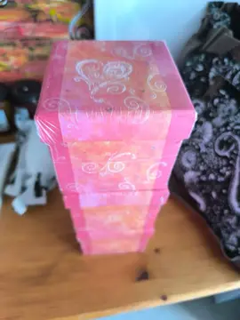 boîtes neuves roses