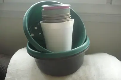 12 pots en plastique pour semis ou plantes