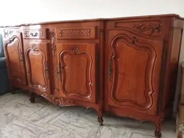 buffet plus table plus chaises plus armoire dans le style