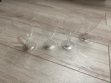 verres et flutes en matière plastique