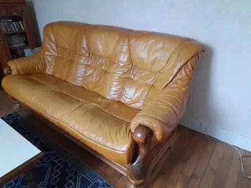 donne canapé cuir 3 places