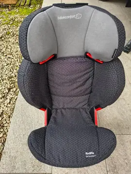 siège auto bébé et deux réhausseurs