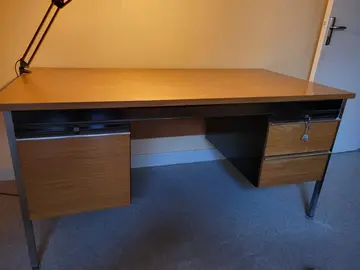 Bureau métallique