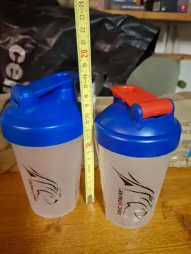 2 shakers