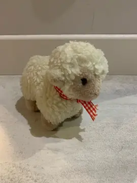 petite peluche mouton