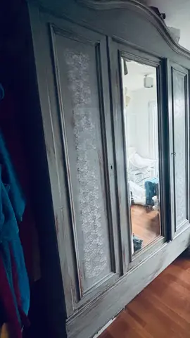 armoire chapeau de gendarme