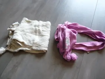 2 écharpes petite fille
